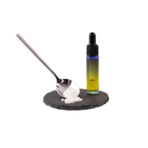 Flesje CBD olie THC vrij van Wolf Product op een witte achtergrond
