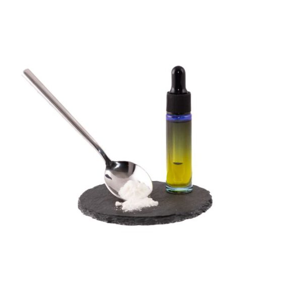 Flesje CBD olie THC vrij van Wolf Product op een witte achtergrond