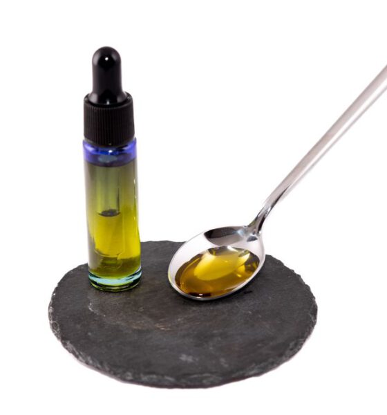 Close-up van full-spectrum CBD olie flesjes van Wolf Product
